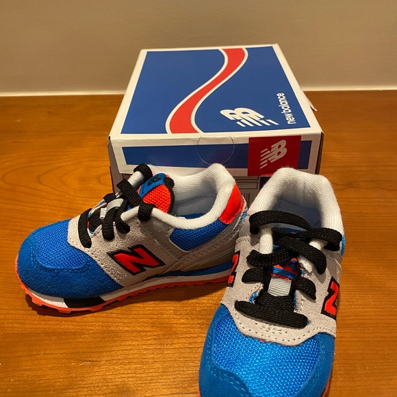 New Balance sneakers- baby/toddler size 5.5 - Picture 3 of 4